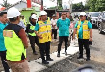 Tasming Hamid Pastikan Pengerjaan Jalan Berjalan Sesuai Standar