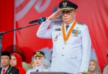 Wakil Bupati Barru, Abustan Pimpin Upacara Penurunan Bendera Peringatan HUT ke-80 RI