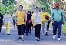 Bupati Barru Bersama Suami Kompak Berbaur Dengan Masyarakatmeriahkan Car Free Day