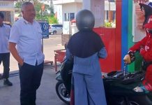 Bupati Andi Irwan Hamid Turun Tinjau Penerapan Ganjil Genap Pengisian BBM